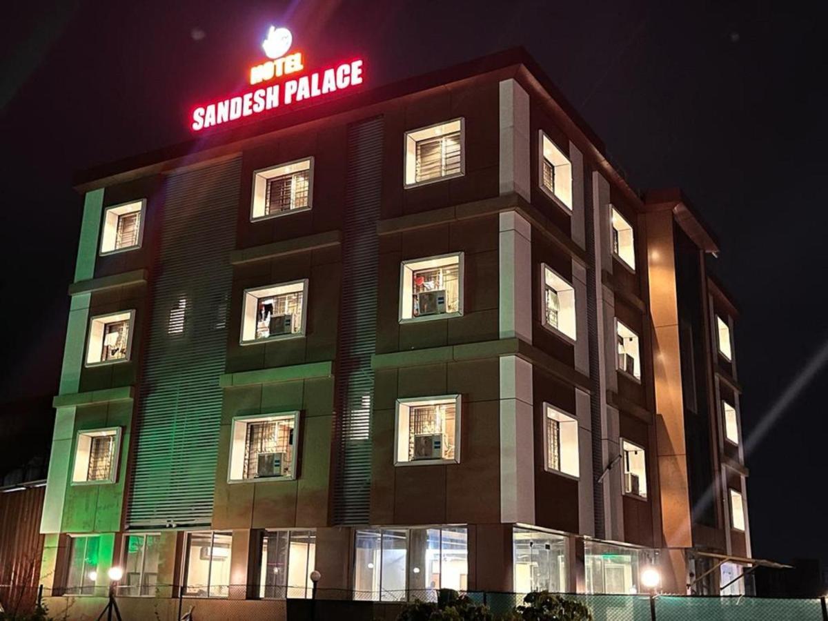 Hotel Sandesh Palace Lonavala Kültér fotó