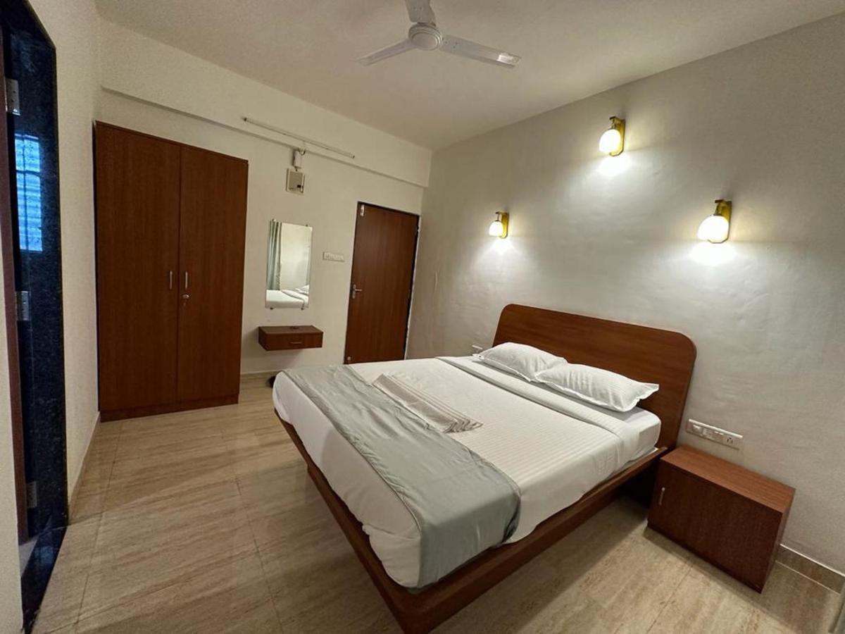 Hotel Sandesh Palace Lonavala Kültér fotó