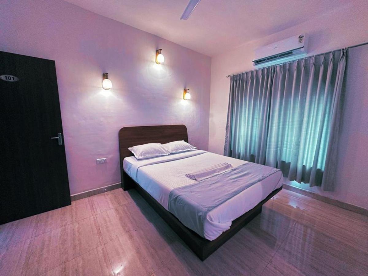 Hotel Sandesh Palace Lonavala Kültér fotó