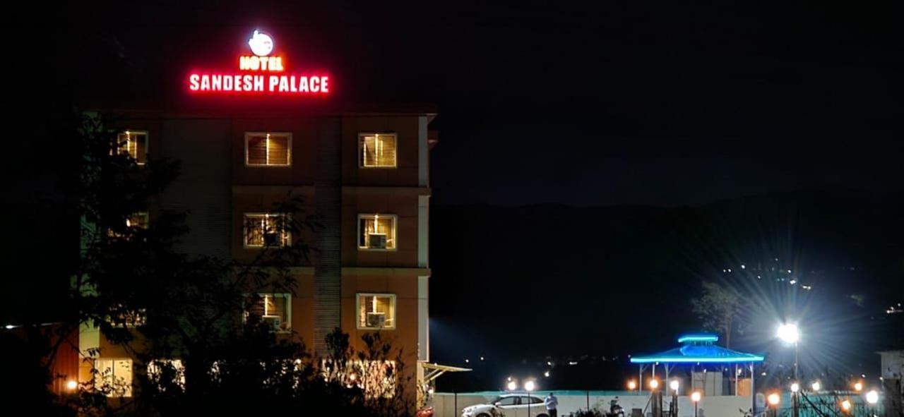 Hotel Sandesh Palace Lonavala Kültér fotó