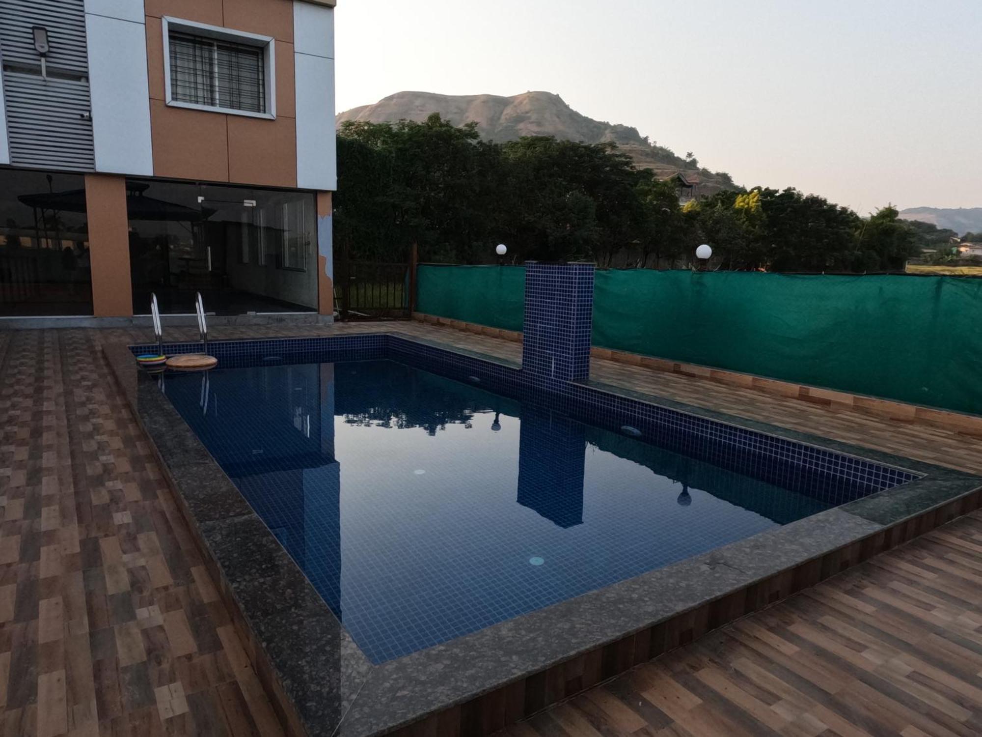 Hotel Sandesh Palace Lonavala Kültér fotó
