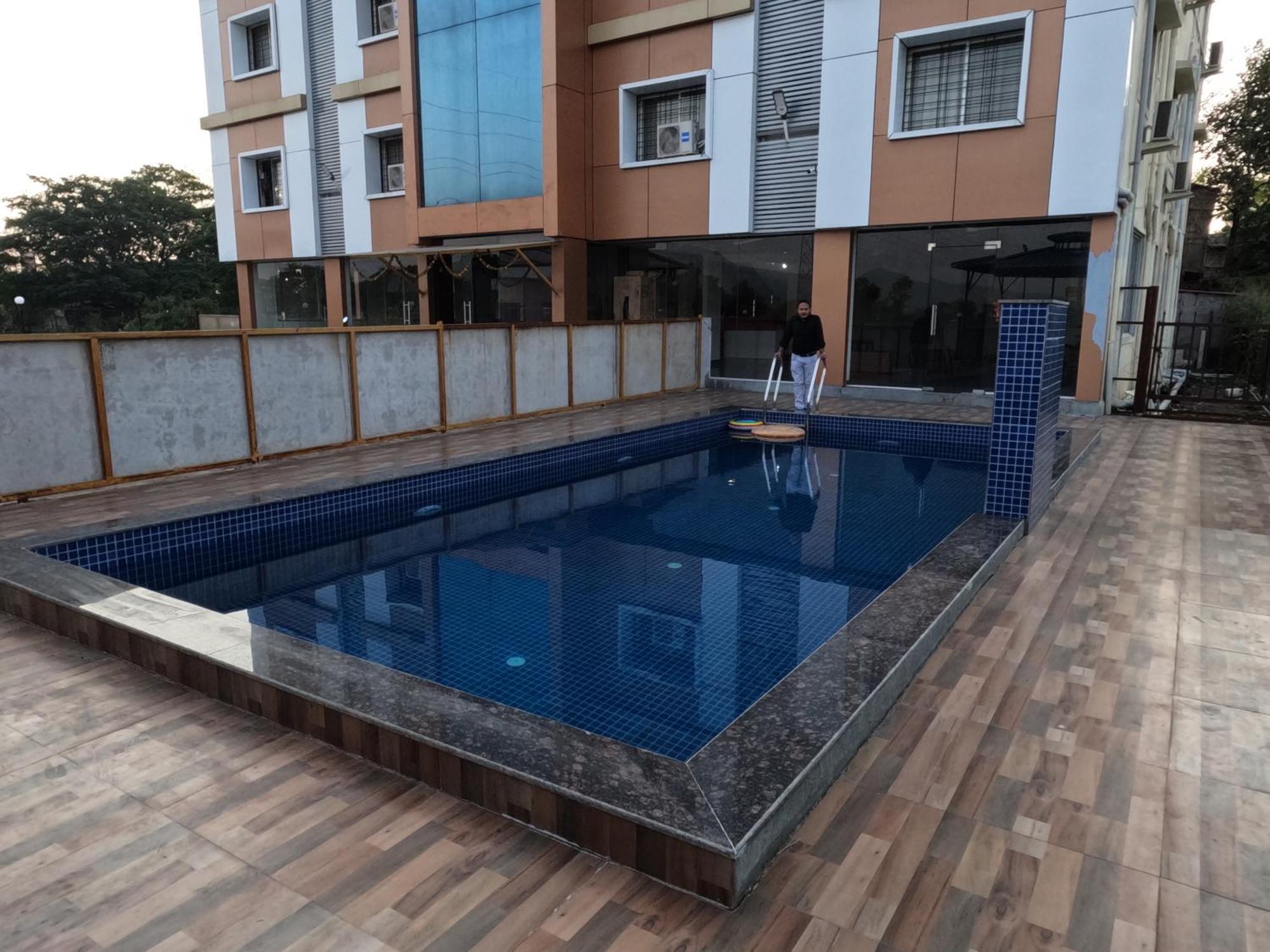 Hotel Sandesh Palace Lonavala Kültér fotó