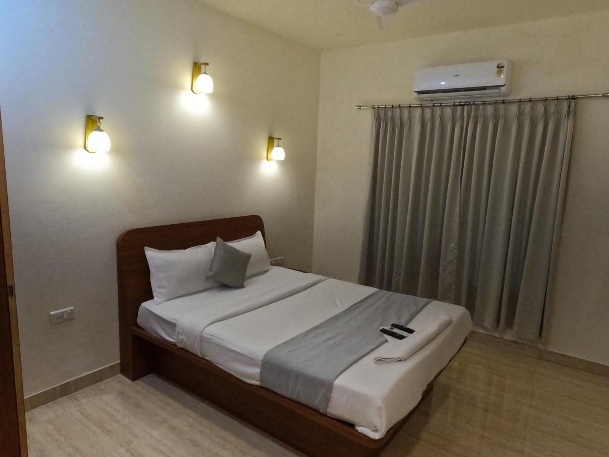 Hotel Sandesh Palace Lonavala Kültér fotó