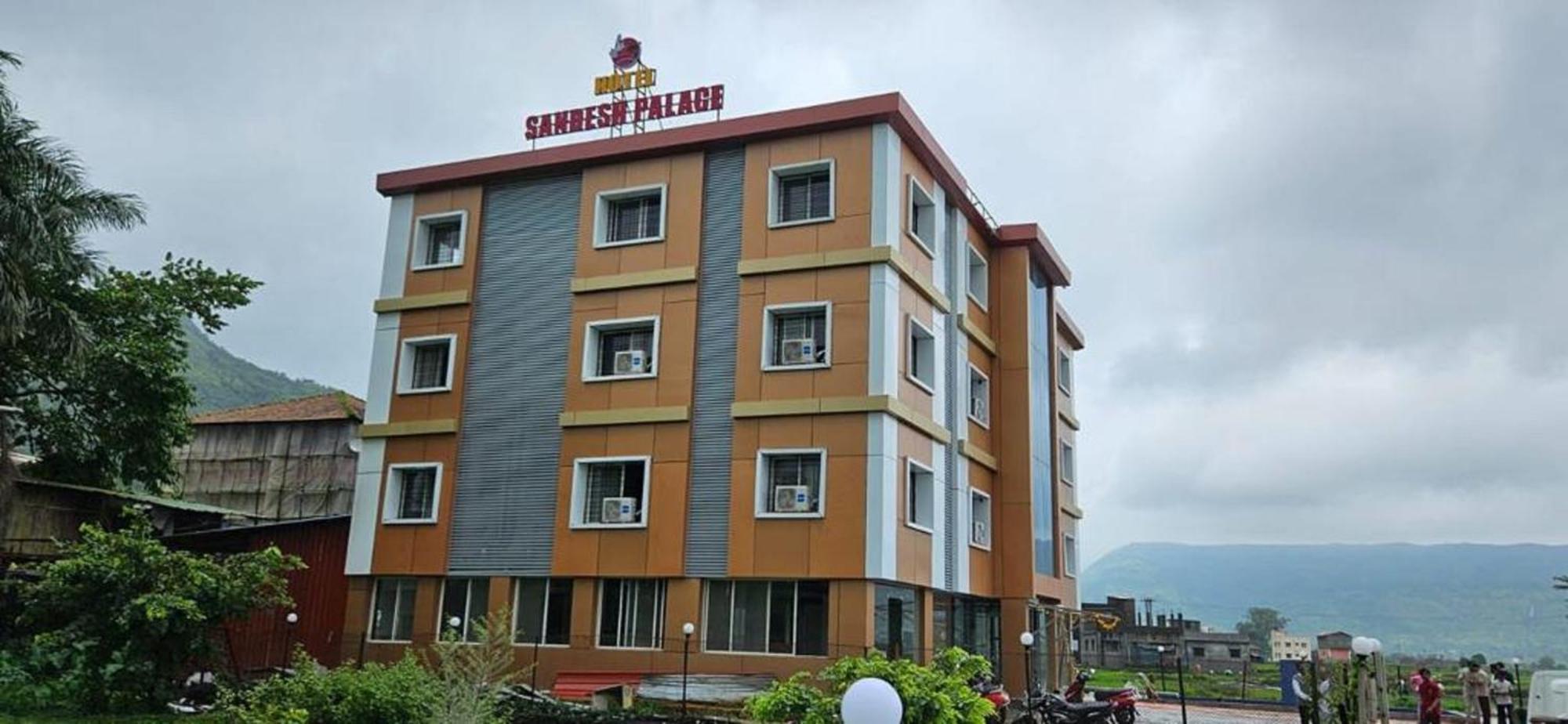 Hotel Sandesh Palace Lonavala Kültér fotó